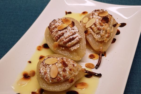 Poires farcies à l'amande, beurre d'orgeat